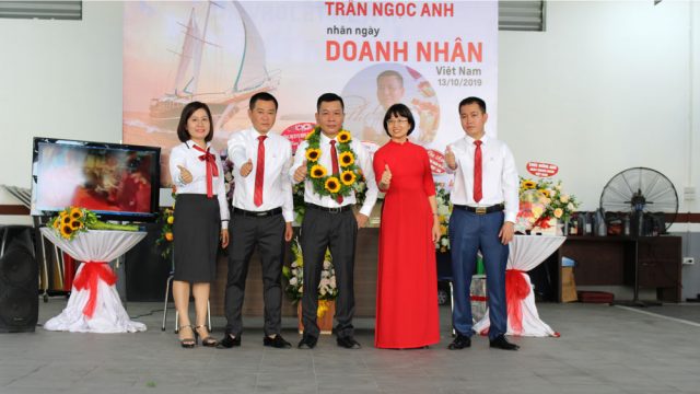 VINFAST CHEVROLET NEWWAY TƯNG BỪNG TỔ CHỨC NGÀY DOANH NHÂN VIỆT NAM – 13/10