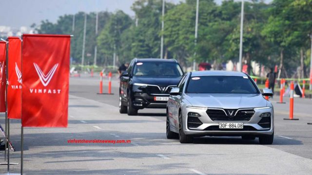 Vinfast công bố mức giá bán mới cho  hai dòng xe Lux và Lux SA