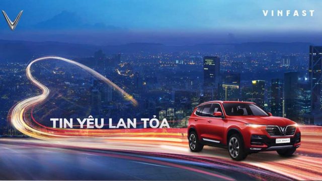 Vinfast tặng quà tri ân khách hàng nhân kỷ niệm một năm giao xe Lux
