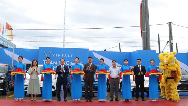 VinFast và Petrolimex khai trương dịch vụ sạc xe điện tại hệ thống Petrolimex trên toàn quốc.