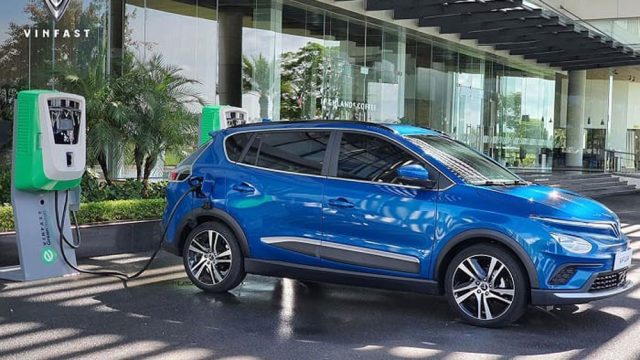 VinFast triệu hồi xe VFe34 để thay thế cảm biến va chạm bên